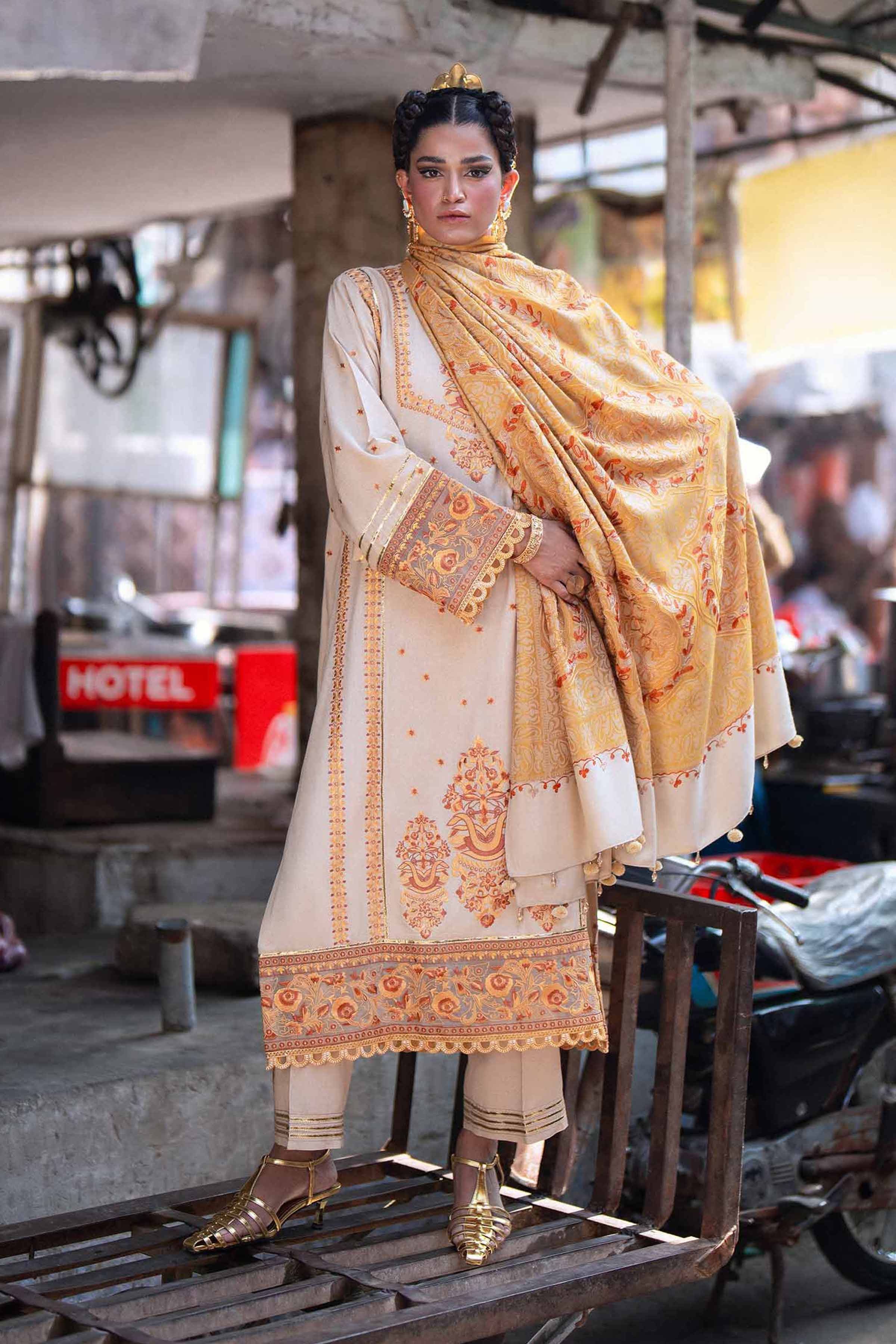 3 Piece - Embroidered Suit - 42404379 - Image 2