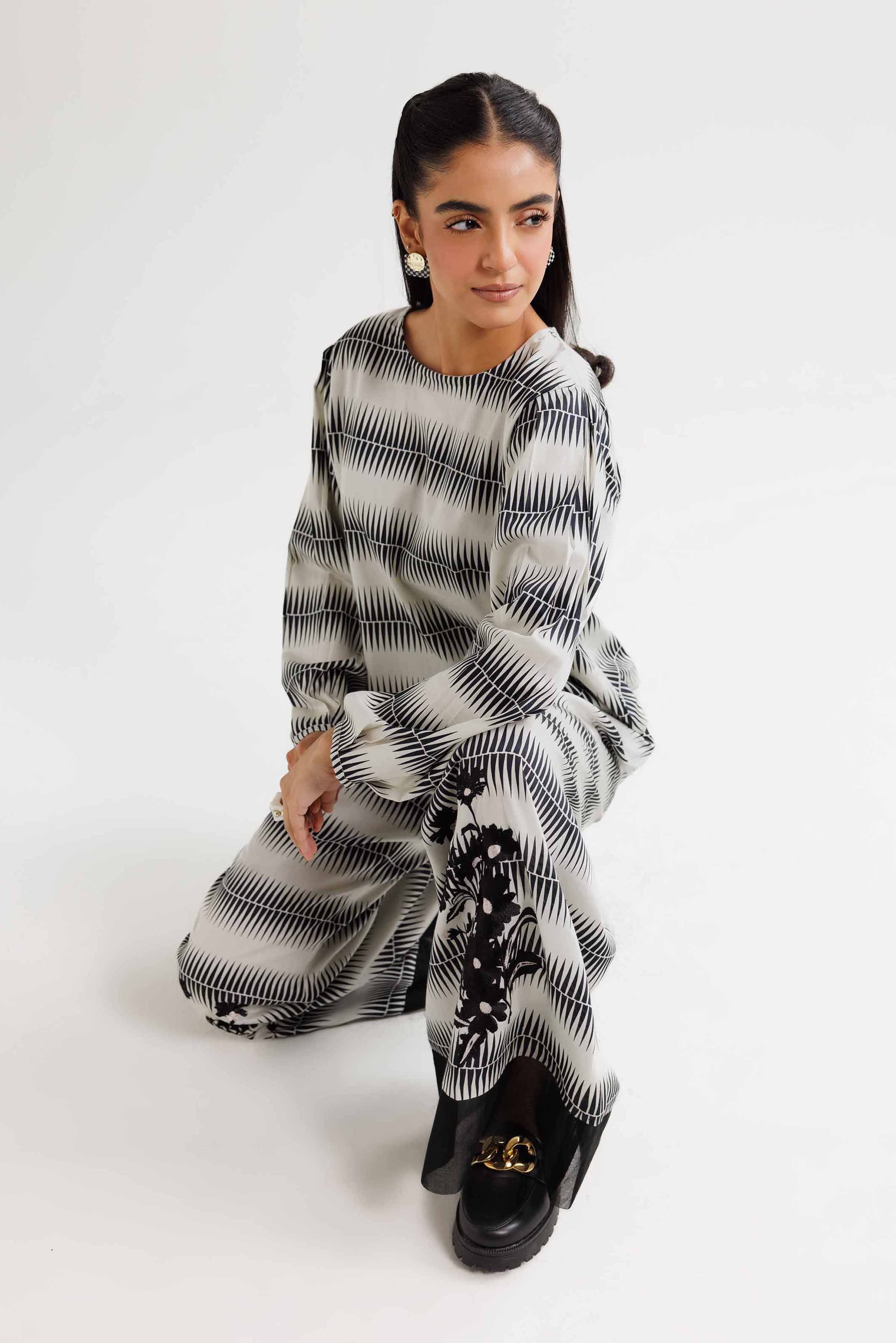 2 Piece - Printed Embroidered Suit - FW24-49 - Image 4