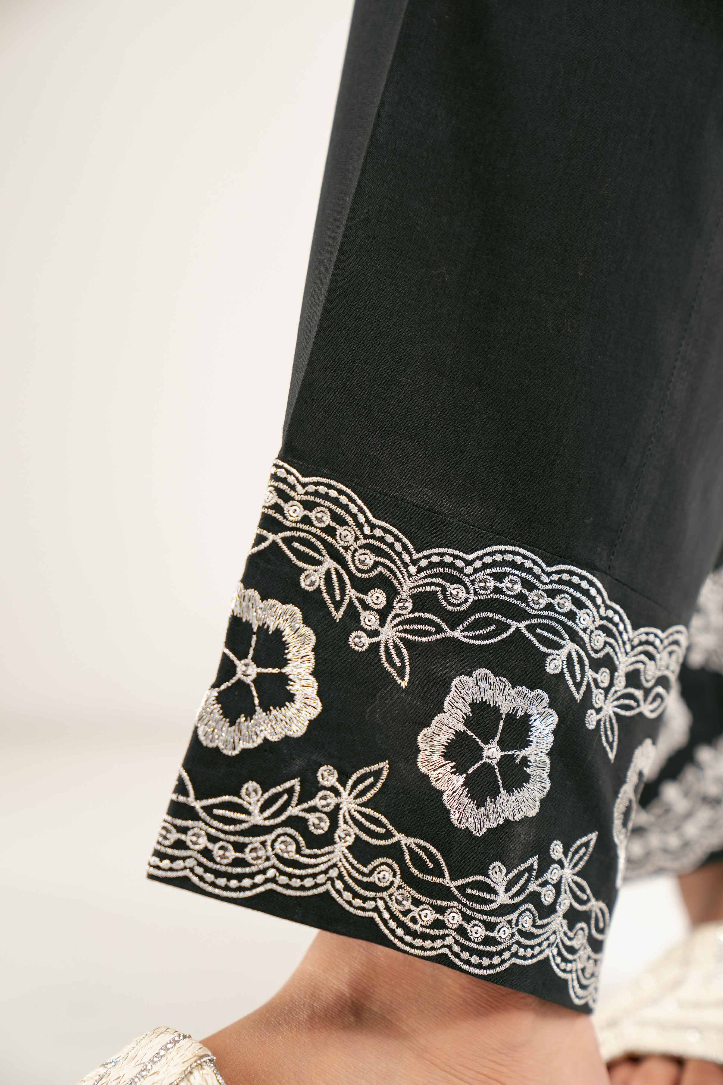 Embroidered Trousers - PE25-150 - Image 3