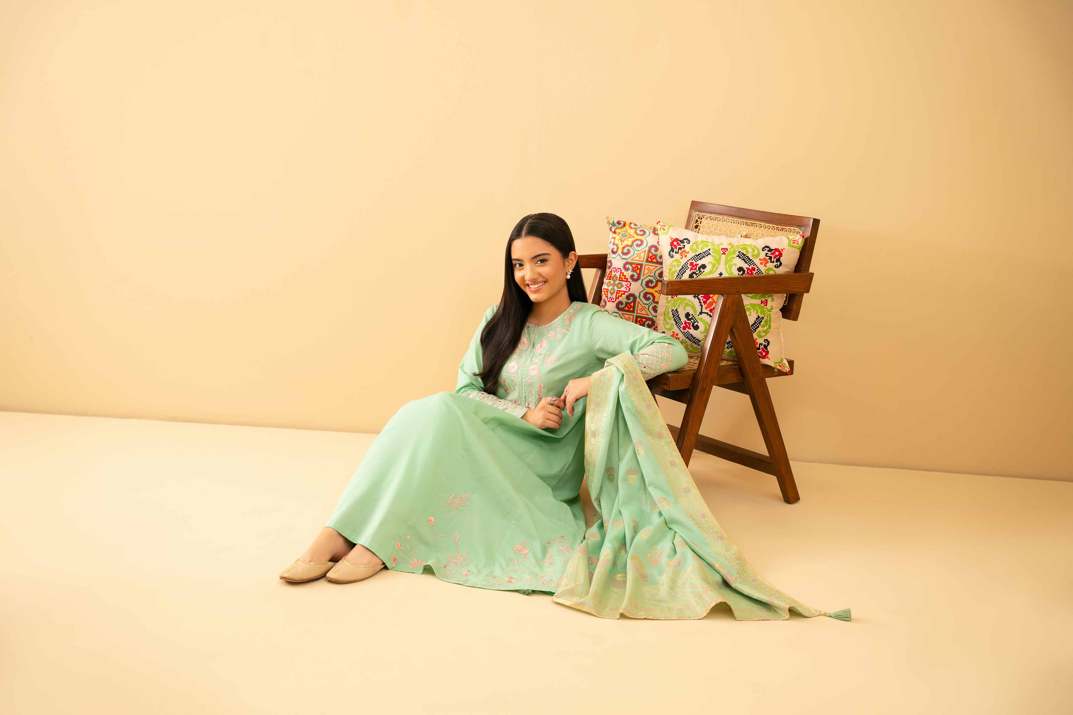 3 Piece - Embroidered Suit - PE25-500 - Image 7