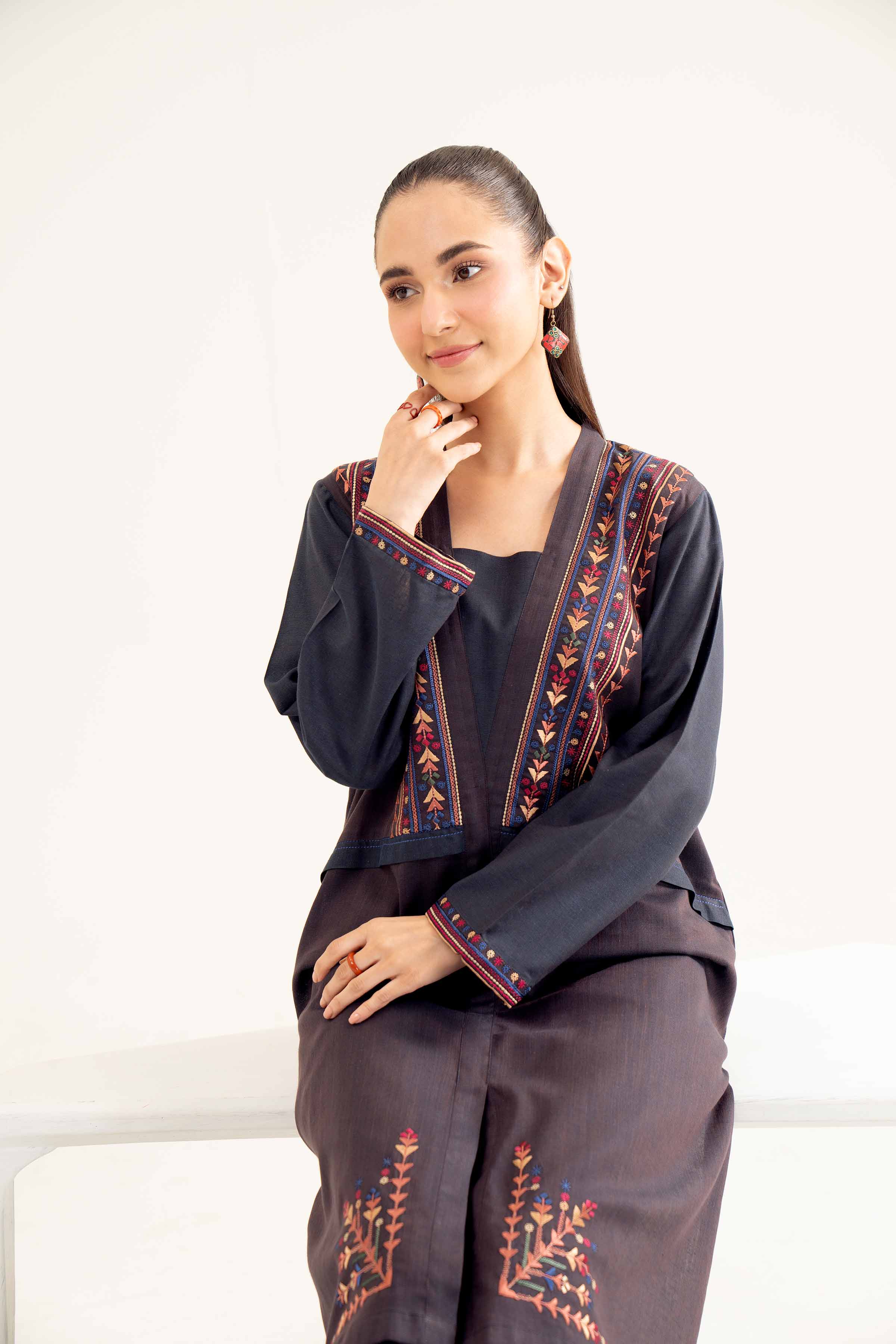 2 Piece - Embroidered Suit - PW24-20 - Image 4